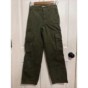 Aritzia TNA Chambers Relaxed Utility Cargo Pants in Olive Green Size 00